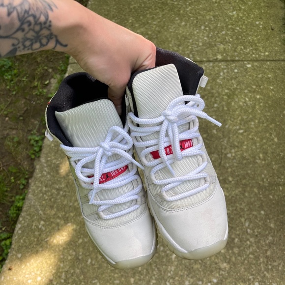 jordan 11 platinum tint on feet